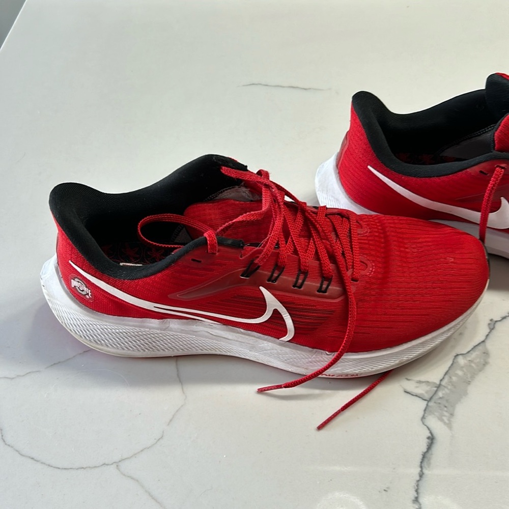 Nike Men's Red and White Athletic Running Shoes